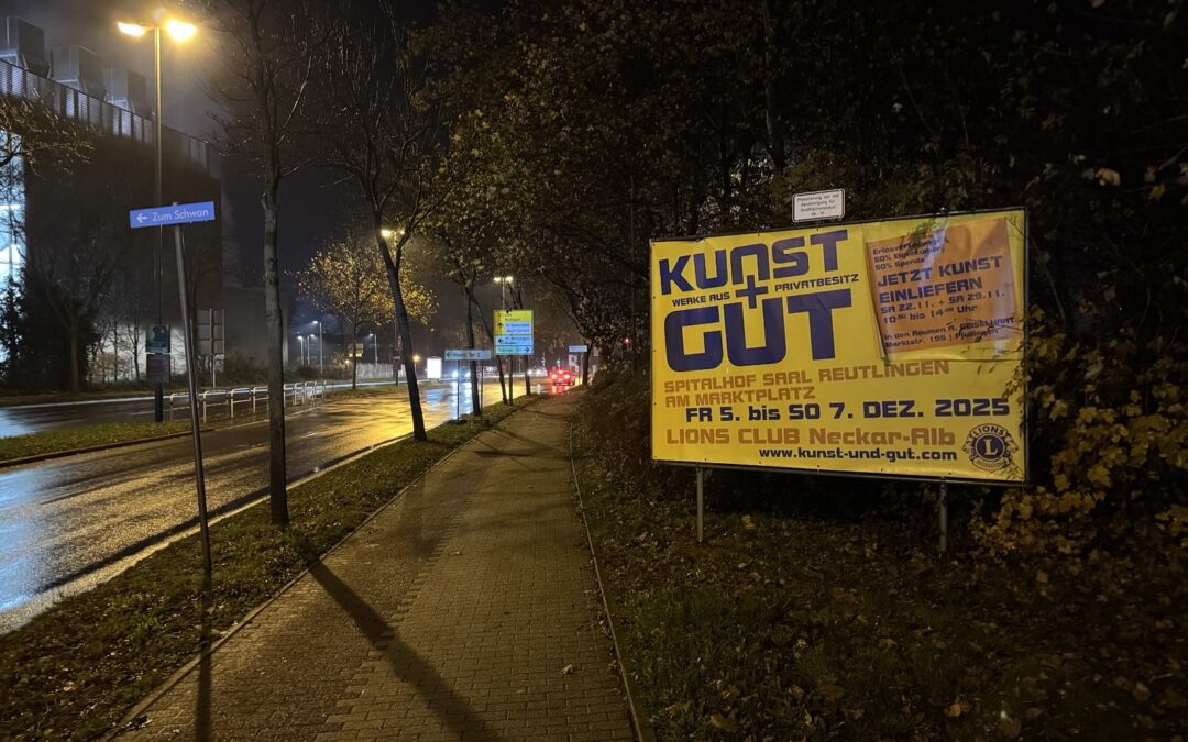 Die Großplakate für KUNST UND GUT 2025 hängen